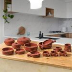 عرض 18 قطعة أواني فخار مطلية بتصميم الجرانيت – اللون العنابي المنقط